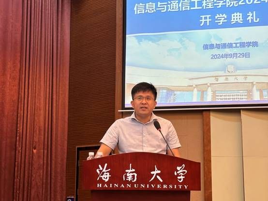 说明: J:\5.beat365中国官网（2022年11月始）\照片\【20240929】2024级本科新生开学典礼\微信图片_20241008093919.jpg