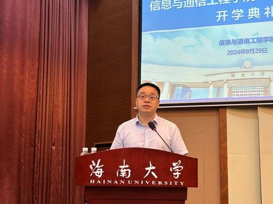 说明: J:\5.beat365中国官网（2022年11月始）\照片\【20240929】2024级本科新生开学典礼\微信图片_20241008093920.jpg