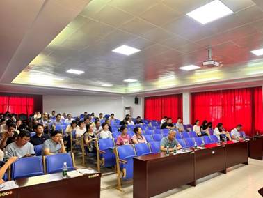 说明: J:\5.beat365中国官网（2022年11月始）\照片\【20240827】教职工大会传达暑期工作会议二十届三中全会精神\微信图片_20240828114454.jpg